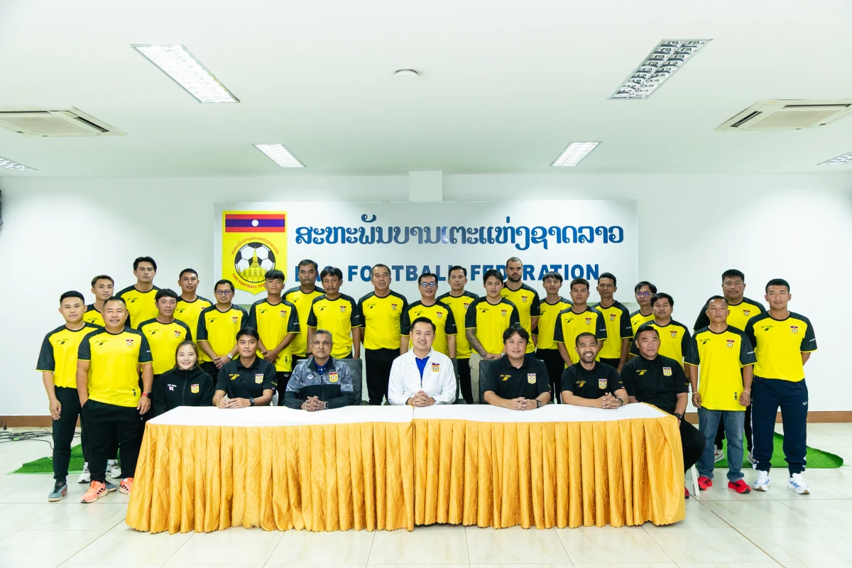 ສຕລ ຈັດຝຶກອົບຮົມຄູຝຶກກິລາບານເຕະລະດັບ " B "